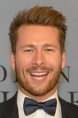 Photo Glen Powell #7474