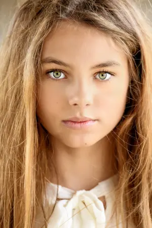 Photo Caitlin Carmichael #26266