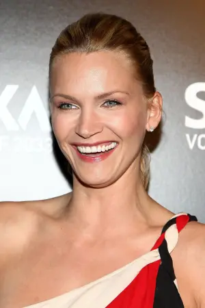 Photo Natasha Henstridge #103549