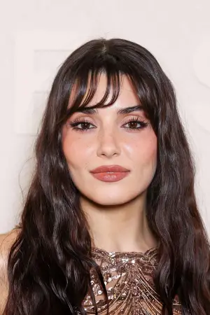 Photo Hande Erçel #349097