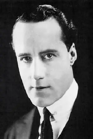 Photo Howard Gaye #117840