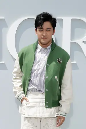 Photo Zhou Guanyu #358298