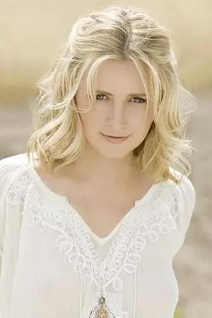 Photo Beverley Mitchell #35129