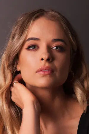 Photo Raechelle Banno #354080