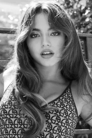 Photo Isabela Merced #34738