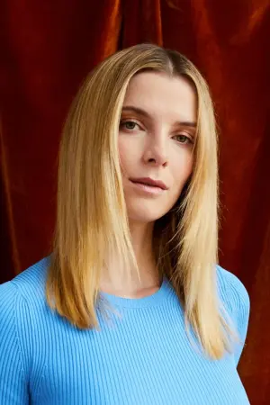 Photo Betty Gilpin #15085
