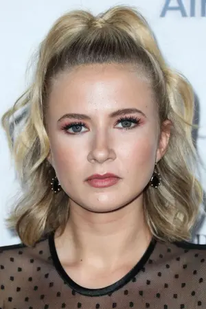 Photo Eliza Bennett #56824