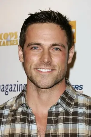 Photo Dylan Bruce #110799