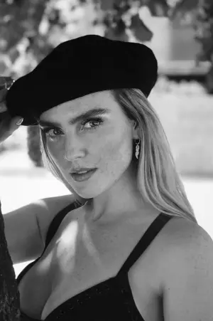 Photo Perrie Edwards #191712