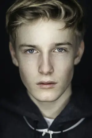Photo Louis Hofmann #47540