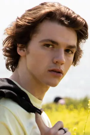 Photo Joel Courtney #36261