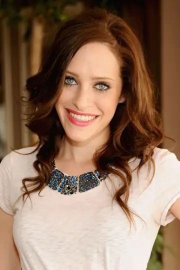 Photo Carly Chaikin #107053