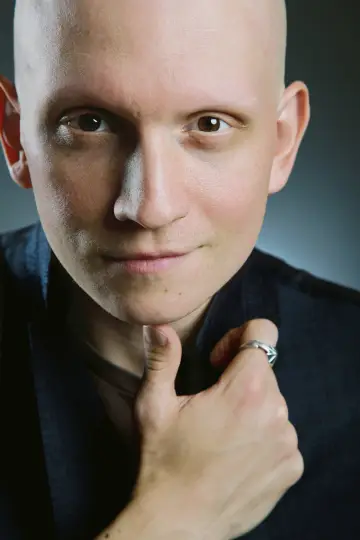 Photo Anthony Carrigan #56105