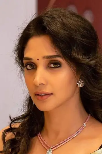 Photo Nyla Usha #377971