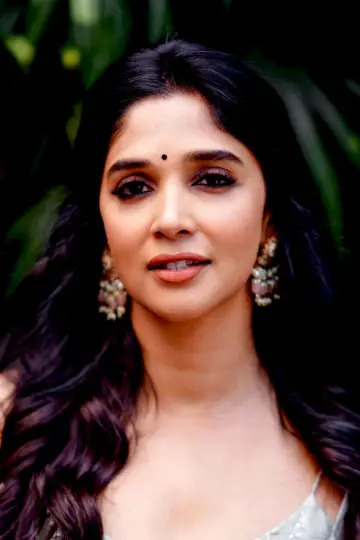 Photo Nyla Usha #377974