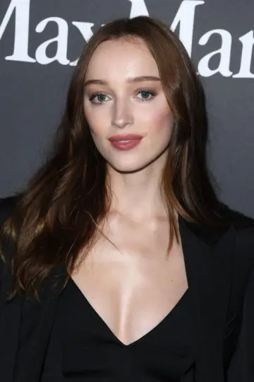 Photo Phoebe Dynevor #146440