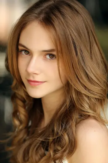 Photo Emilia Jones #19634
