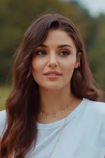 Photo Hande Erçel #292763