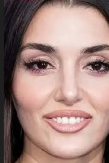 Photo Hande Erçel #405800