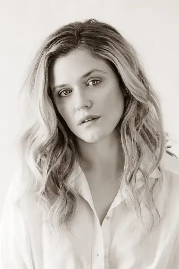 Photo Harriet Dyer #205617