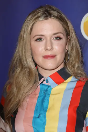 Photo Harriet Dyer #205625