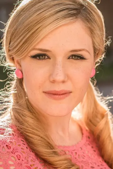Photo Harriet Dyer #205629