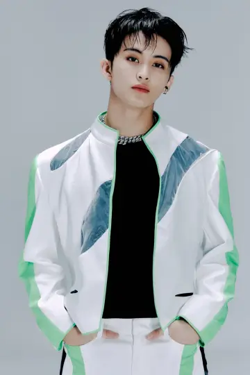 Photo Mark Lee #250329