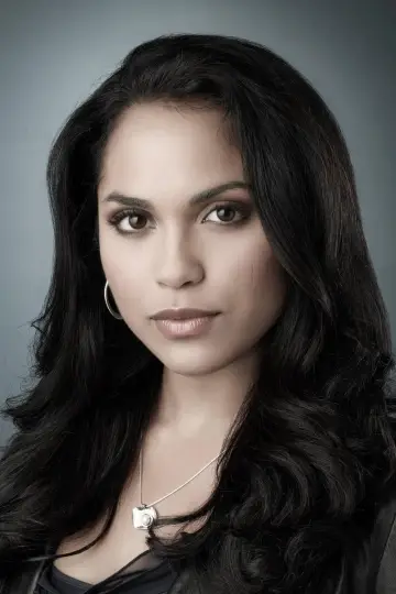 Photo Monica Raymund #215636