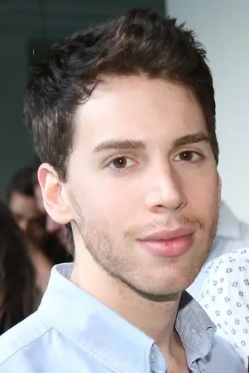 Photo Jordan Gavaris #230435