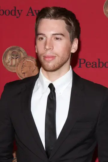 Photo Jordan Gavaris #230437