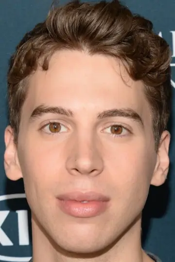 Photo Jordan Gavaris #230445