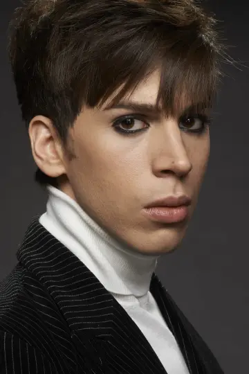 Photo Jordan Gavaris #230450