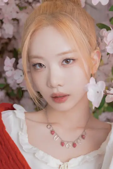 Photo Kim Lip #483138