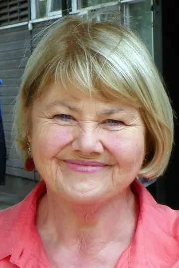 Photo Annette Badland #66917