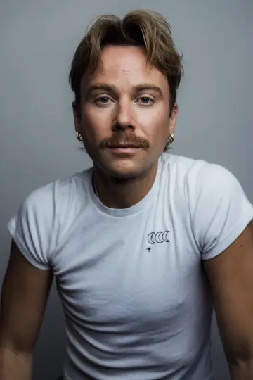 Photo Chas Conacher