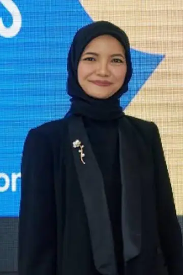 Photo Almira Bastari