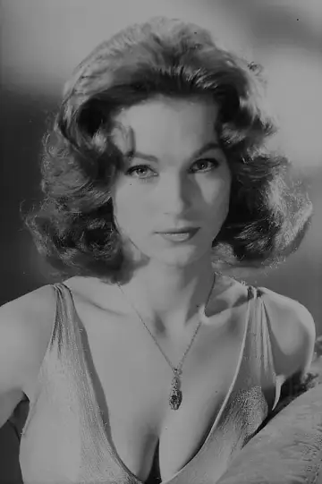 Photo Shirley Anne Field #125034