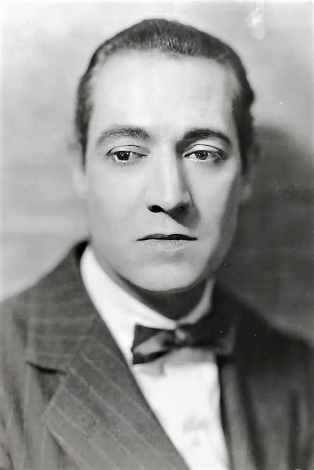Photo Elliott Dexter
