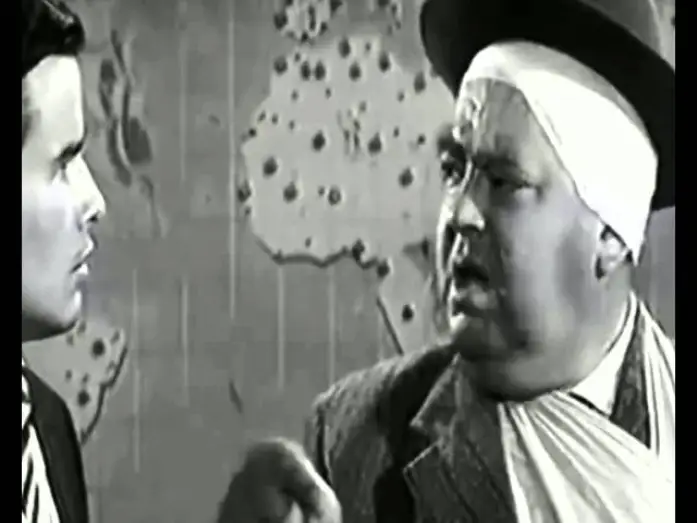 Watch film One, Two, Three — Escena "Todo el mundo está corrompido" Uno, dos, tres (Billy Wilder, 1961)