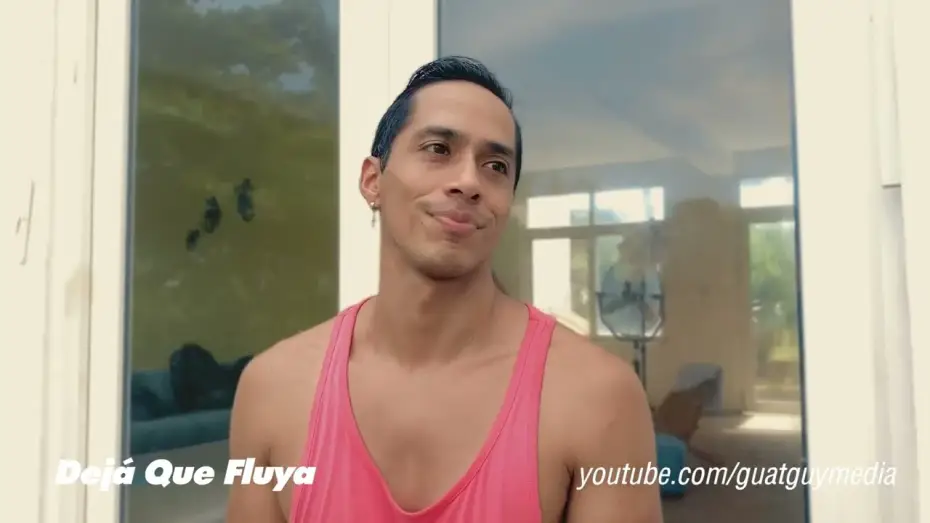 Watch film Let It Flow — Clip "DEJÁ QUE FLUYA - "Que desconfianza la de esta familia"