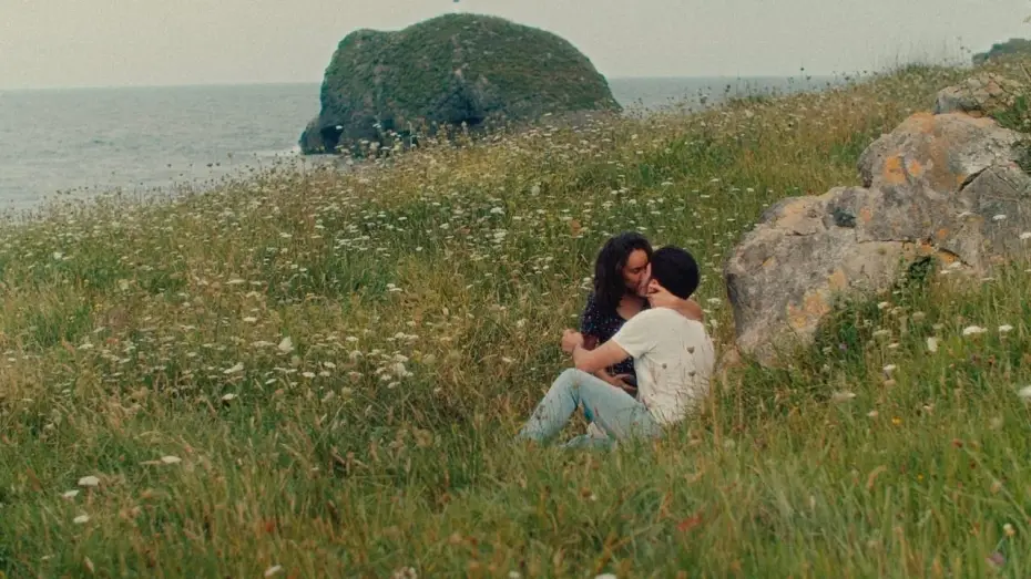 Watch film Notes on a Summer — Notas sobre un verano - Tráiler