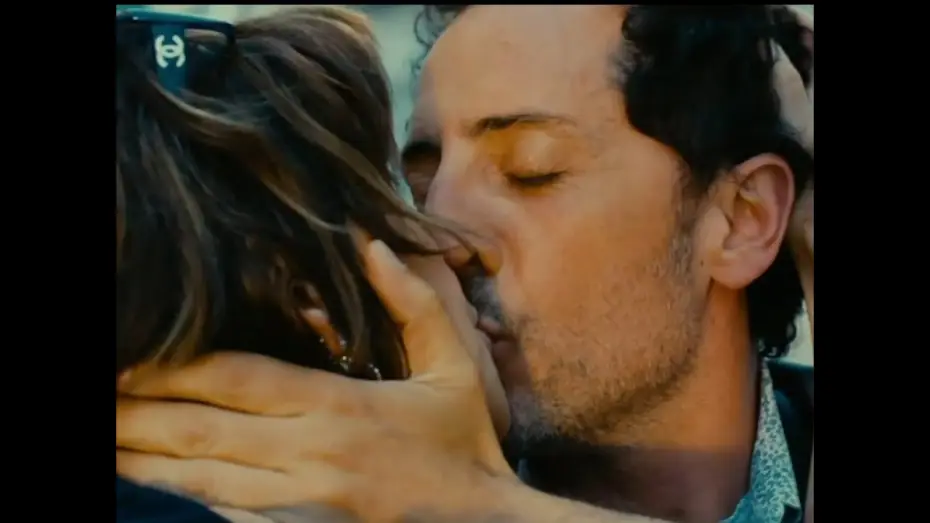 Watch film Happiness Never Comes Alone | UND NEBENBEI DAS GROSSE GL&Uuml;CK | Trailer [HD]