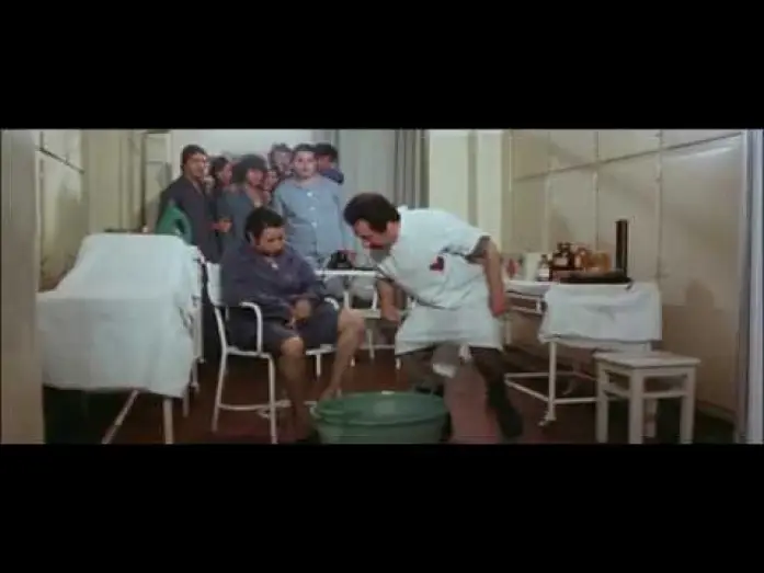 Watch film The Lady Medic — La_dottoressa_del_distretto_militare_sketch_deliranti