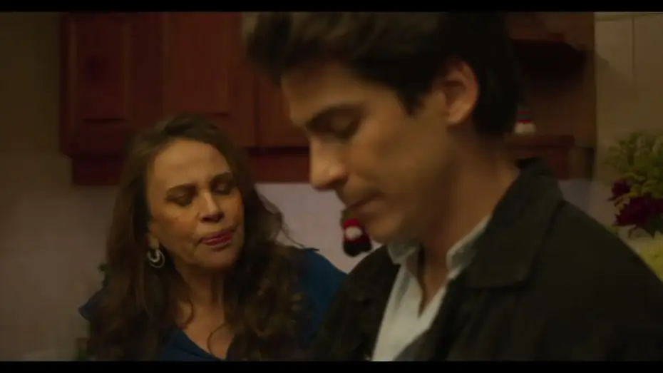 Watch film Colibr&iacute; | Colibr&iacute; l "Como va el trabajo?" Clip