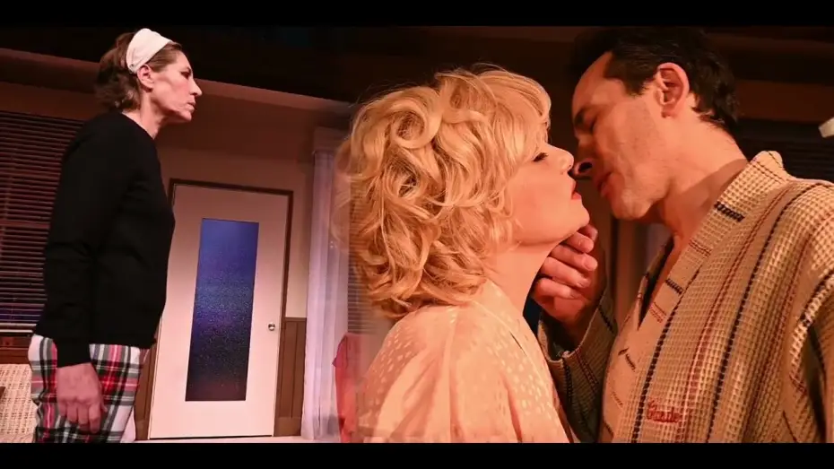 Watch film Bungalow 21 — BUNGALOW 21 - Théâtre de la Madeleine - Bande annonce