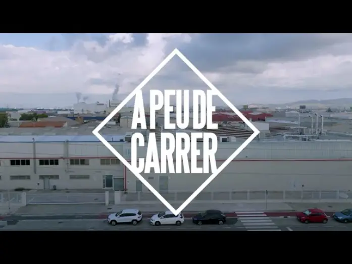 Watch film A peu de carrer — A PEU DE CARRER. Tràiler. (Documental)