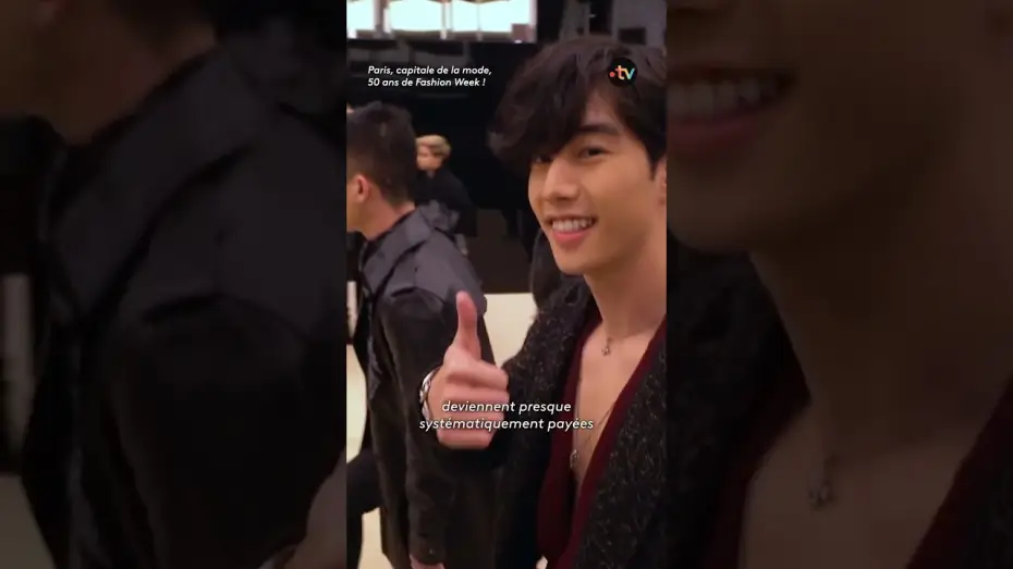 Watch film Paris, Capitale de la Mode ! 50 ans de Fashion Week ! — Quand #Lisa de #BlackPink débarque à la #FashionWeek !