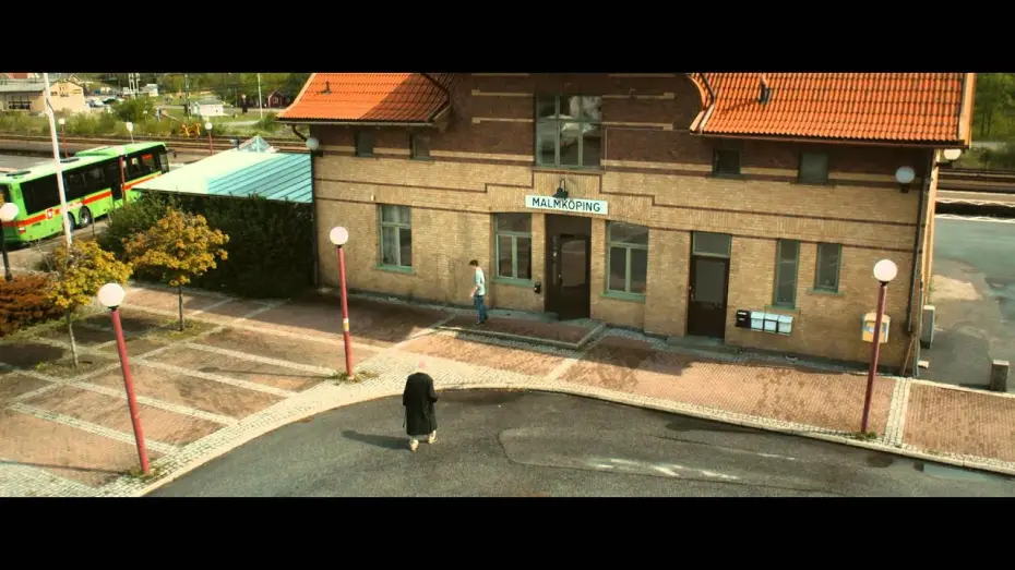 Watch film The 100 Year-Old Man Who Climbed Out the Window and Disappeared — Der Hundertjährige, der aus dem Fenster stieg und verschwand - Trailer
