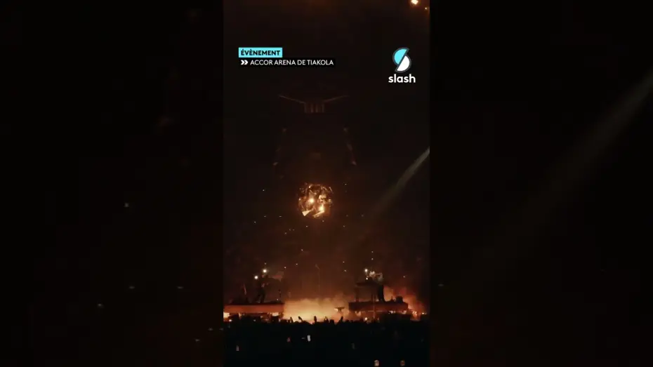 Watch film Tiakola à l'Accor Arena — L'émotion au Bercy de Tiakola pour Coucher de Soleil 🥹 #shorts #concert #rap #live #musique