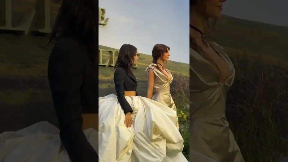 Watch film Sense and Sensibility — Daisy Edgar Jones and Esmé Creed-Miles reunite at the World Premiere of SENSE AND SENSIBILITY.